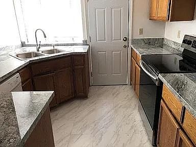 5th image of 927 La Mesa Trl #C