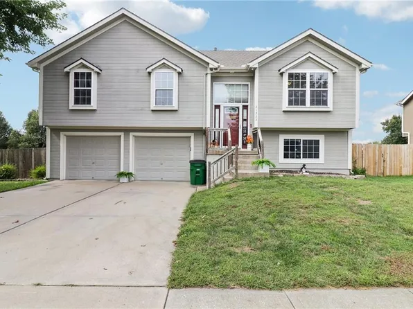 21322 Pin Oak Ln, Peculiar, MO 64078