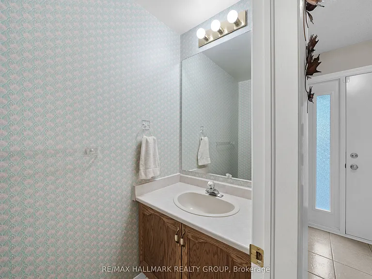44 Dunbarton Ct — Photo 5