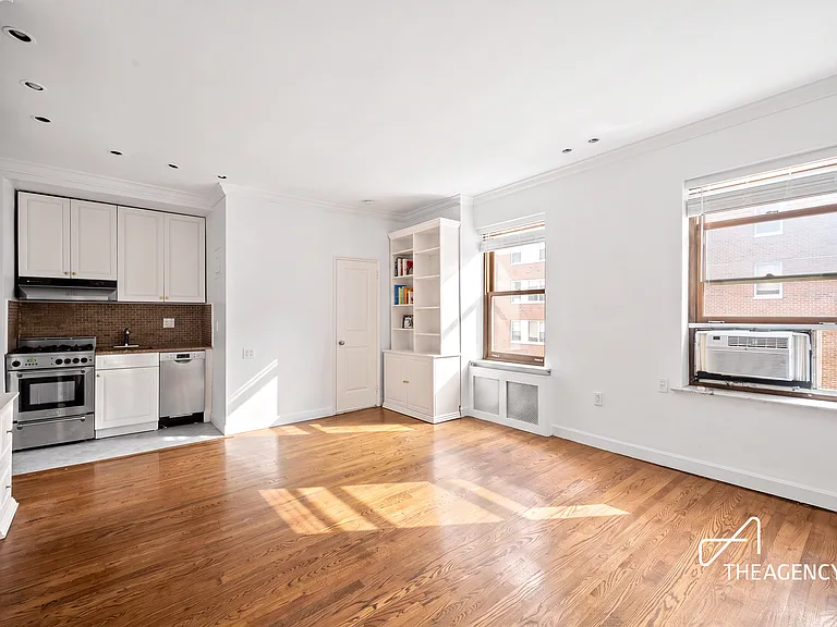 151 E 20th St #4A — Photo 1