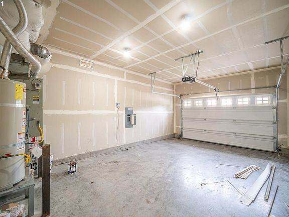 4th image of 5715 NE 75th Ave