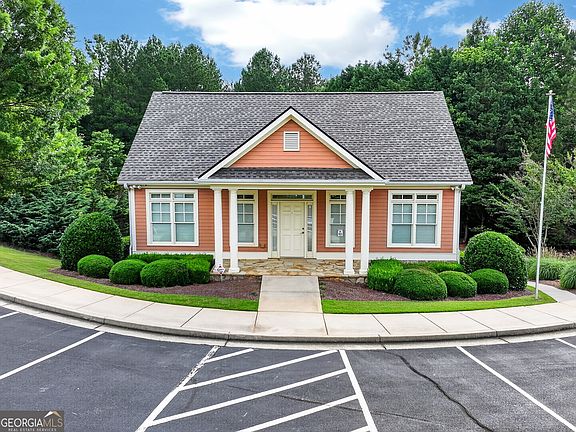 3rd image of 457 Principal Meridian Dr
