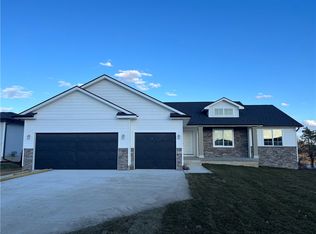 435 NE 61st St, Pleasant Hill, IA 50327