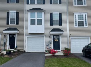 70 Quebec Ct, Falling Waters, WV 25419