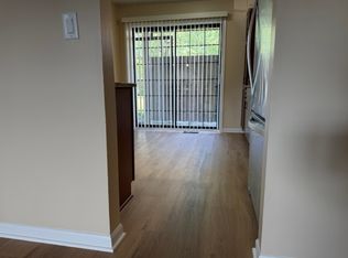 353 S Whispering Hills Dr Unit D, Naperville, IL 60540