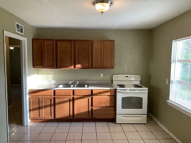 265 Fannin St — Photo 4