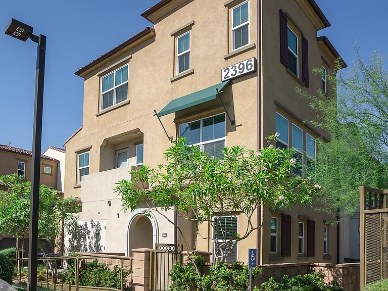 Arrow Vista Village — Photo 2