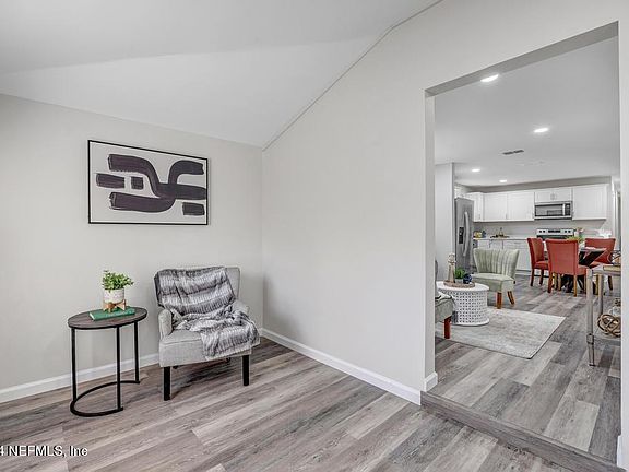 5th image of 4433 PUTNAM Avenue