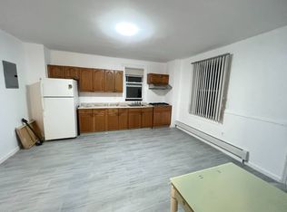 11-16 124th St, College Point, NY 11356