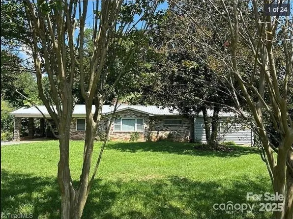1258 Misty Morn Dr, Lenoir, NC 28645