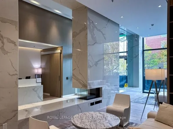 370 Martha St E #202, Burlington, ON L7R 2P7