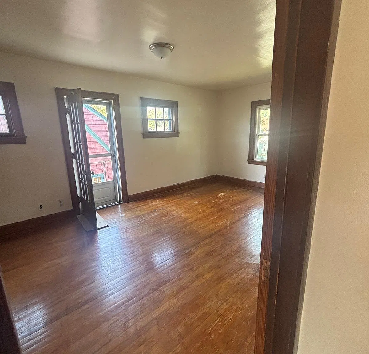 3 bed, 2016 sqft, $1,570 — Photo 4