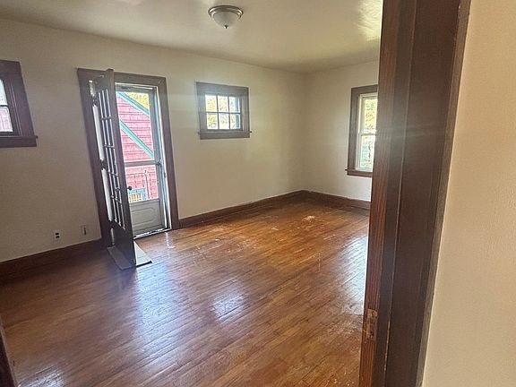 4th image of 17014 Maple Heights Blvd