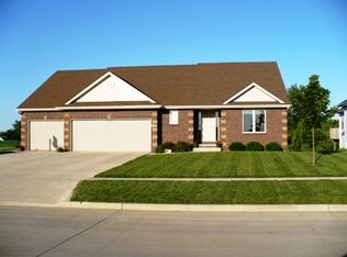 6721 NW 99th St, Johnston, IA 50131