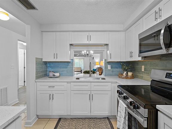 5th image of 4409 Summersun Dr