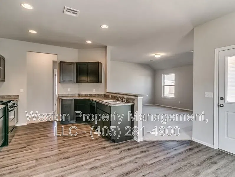 3 bed, 2.0 bath, 1420 sqft, $1,550 — Photo 3