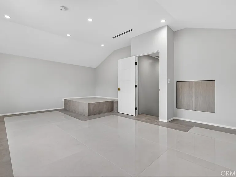 10510 Helendale Ave — Photo 54