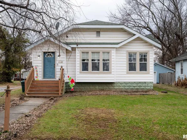 712 Circle Dr, Marion, IL 62959