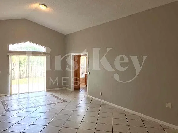 4 bed, 2.0 bath, 1644 sqft, $3,280 — Photo 3