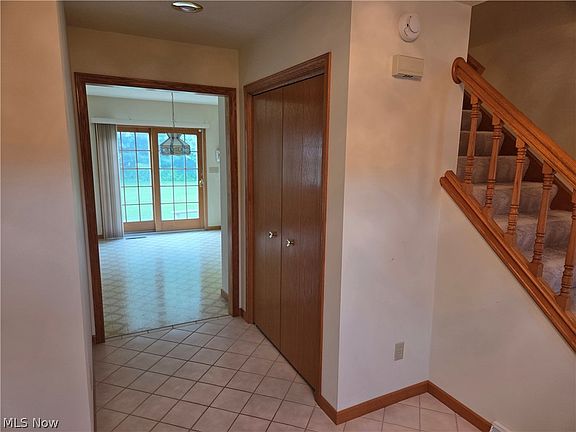 5th image of 220 Montgomery Dr