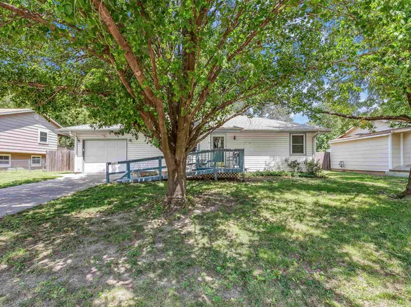 706 W Tracy Ave, Augusta, KS 67010