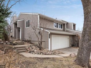 9198 Neill Lake Rd, Eden Prairie, MN 55347