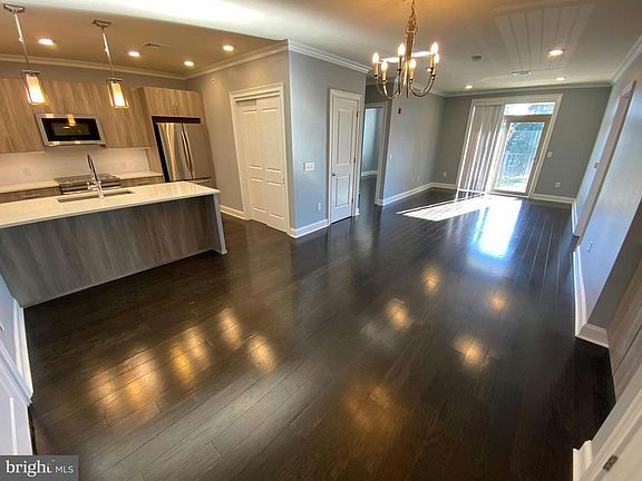 3rd image of 200 N Sycamore St APT 3L