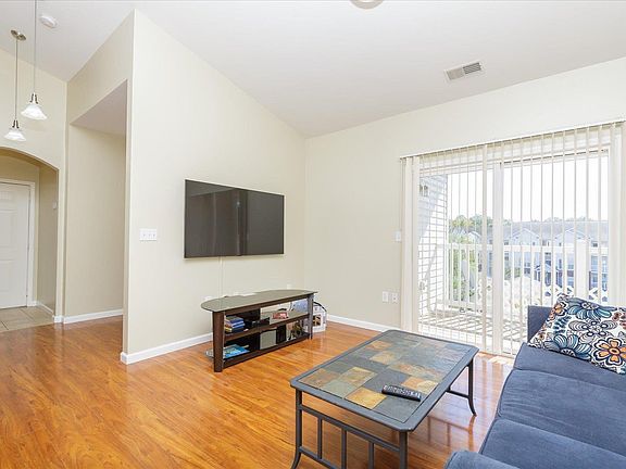 4th image of 35 Kassebaum Ln APT 304