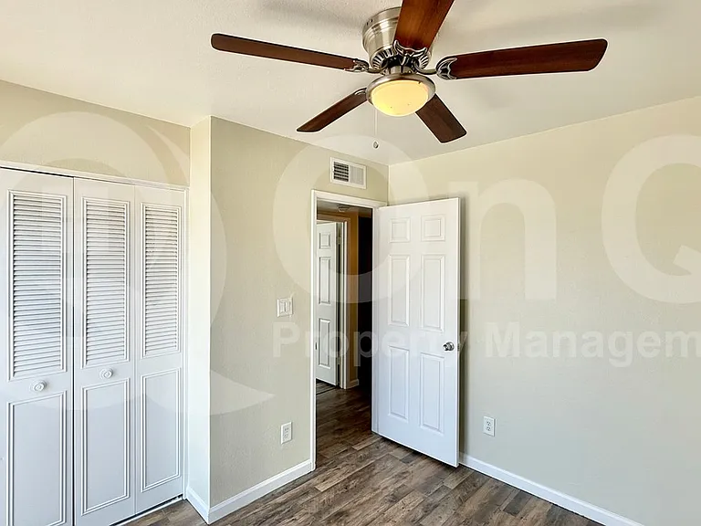 6836 S Jentilly Ln — Photo 17