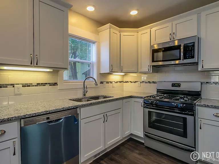 112 Gunnison Ave SW — Photo 3