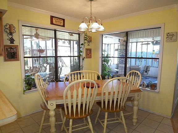 3rd image of 512 Magnolia Cir