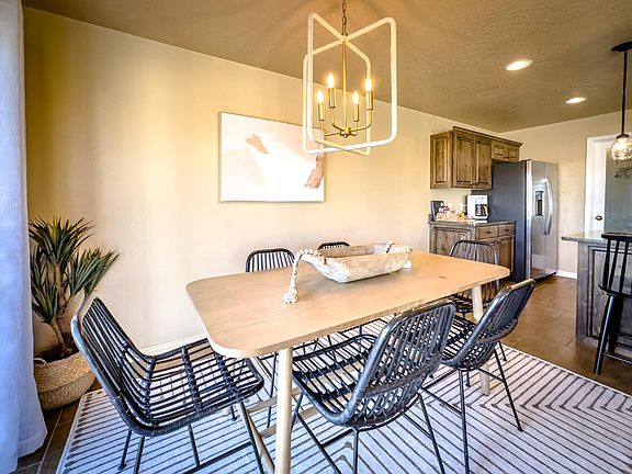 6 seater dining table, there are also 2 barstools off the kitchen island