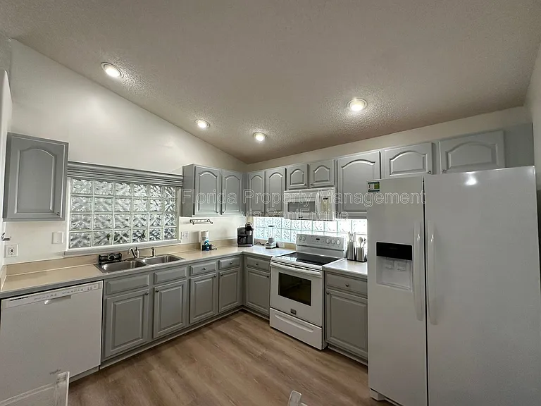 1009 Lake Davenport Blvd — Photo 9