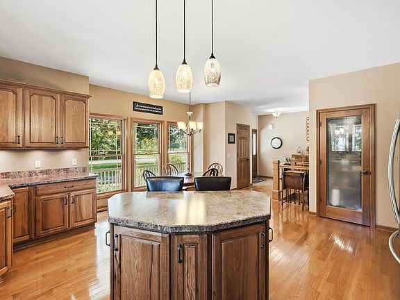 4th image of 23310 Whitcomb St