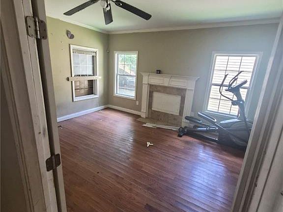 4th image of 931 Hall St NW