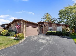 18361 Olde Farm Rd, Lansing, IL 60438