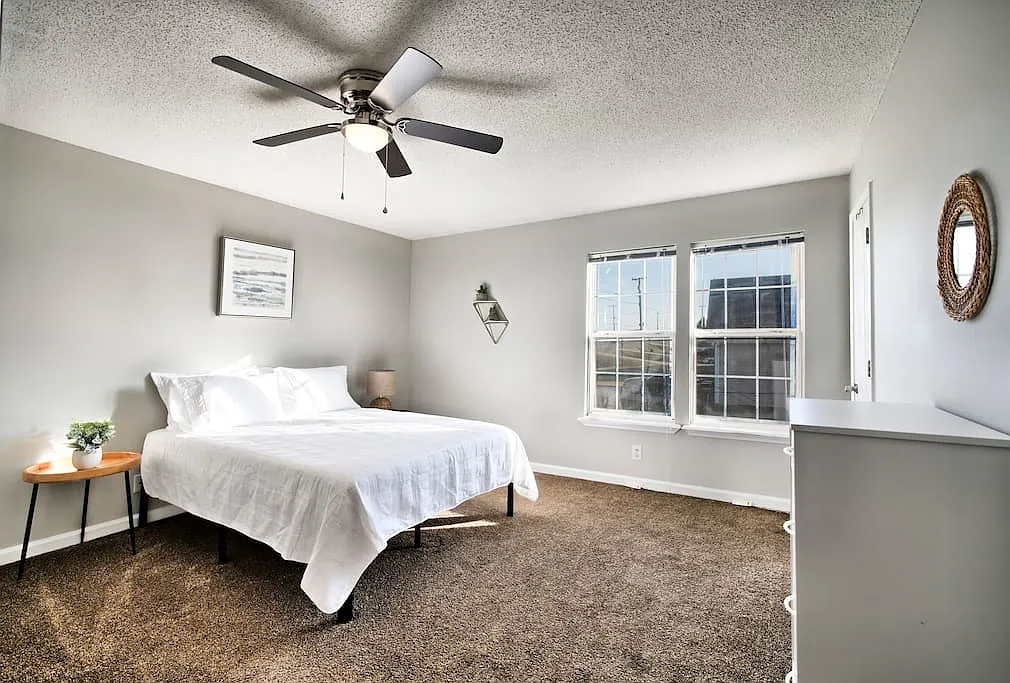 3 bed, $3,367 — Photo 2