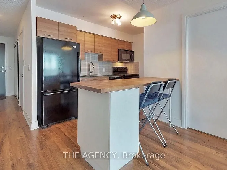 135 Village Green Sq #1015 — Photo 11
