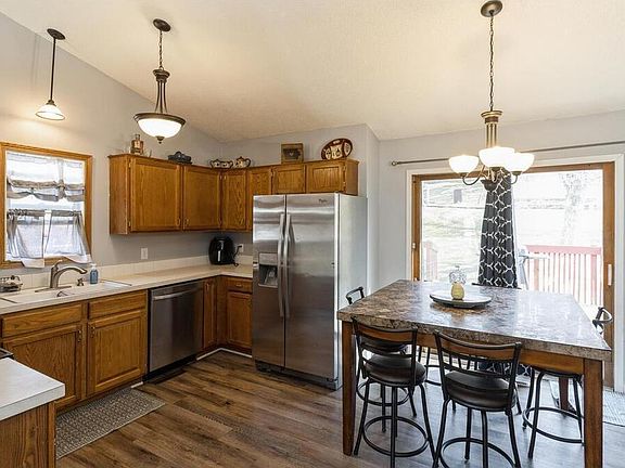 4th image of 817 Cade Ct