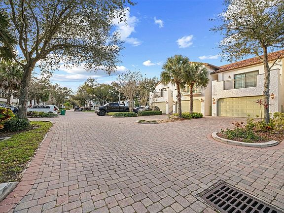 4th image of 2869 Hidden Harbour Ct