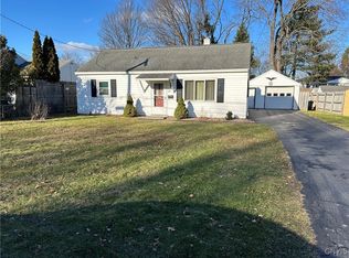 23 Homeland Rd, North Syracuse, NY 13212