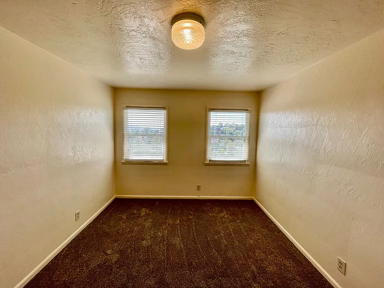 723 NW 5th St — Photo 10