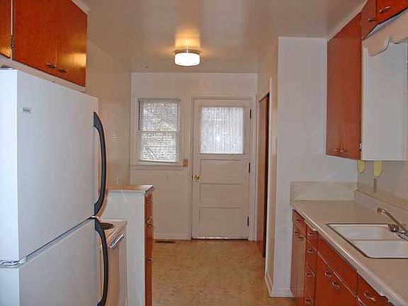 5th image of 806 Alderson Ave