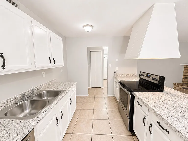 805 Circle Cove Dr — Photo 11