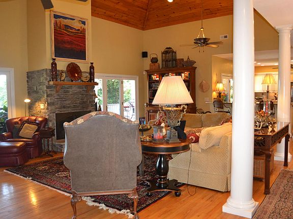 4th image of 2110 Ashley Ln