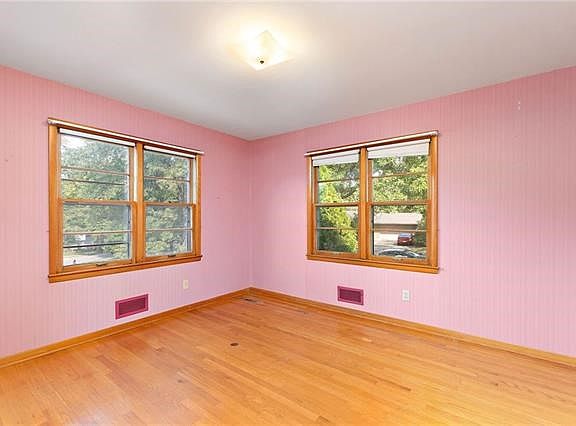 4th image of 407 E 110th Ter