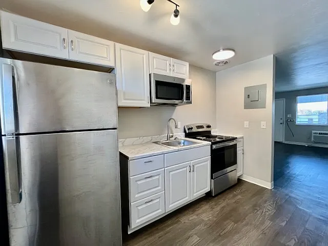 Studio, 400 sqft, $1,100 — Photo 3