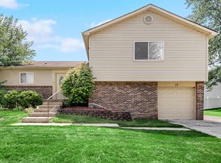 17 Wedgewood Rd, Matteson, IL 60443