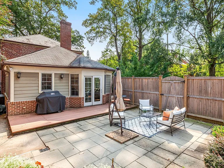3233 Stephenson Pl NW — Photo 28