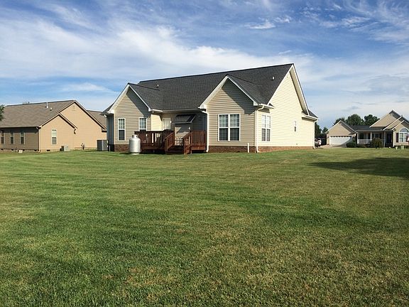 3rd image of 211 Metcalf Ct